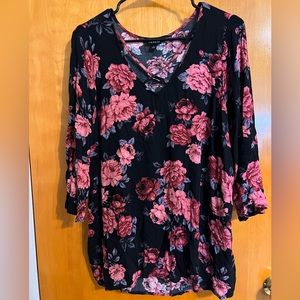 Torrid Black/Pink Floral 3/4 Flowy Sleeve Blouse
